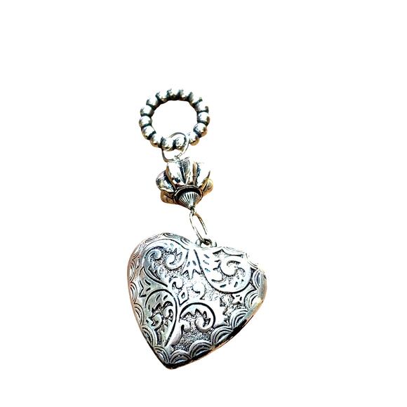 Puffy silver dangling textured heart pendant on silver ring vintage inspired - Picture 2 of 5